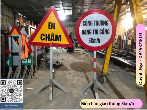 Biển báo Công Trường đang thi công 5km/h - chân di động tại Hà Nội