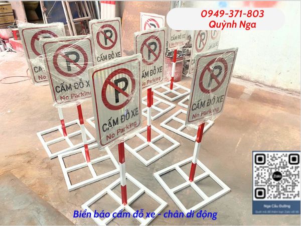 Biển báo cấm đỗ xe phản quang chân di động tại chung cư TP Thủ Đức