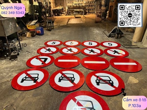 Biển báo cấm ô tô P103a và các loại biển báo giao thông khác tại xưởng Quỳnh Nga