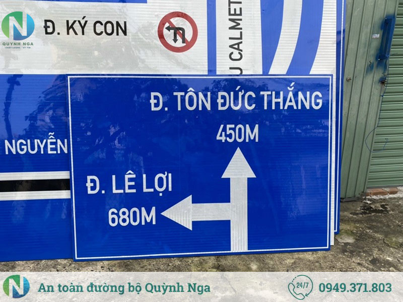 Biển báo chỉ hướng tại TP Hồ Chí Minh