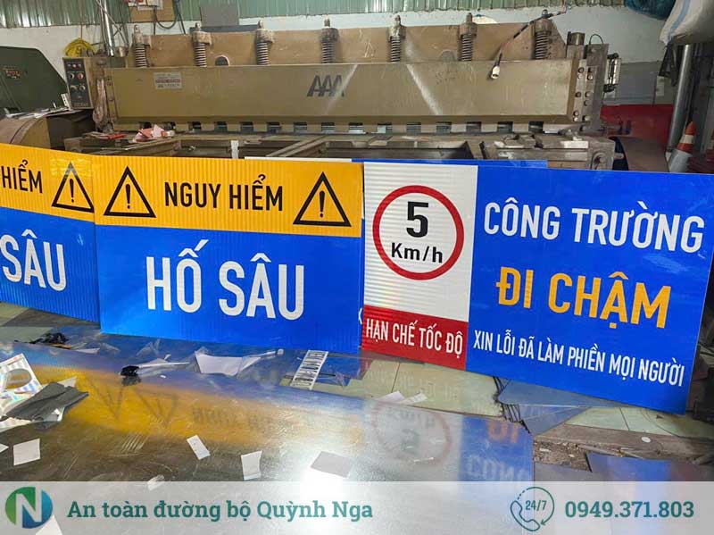 Sản xuất biển báo hố sâu nguy hiểm