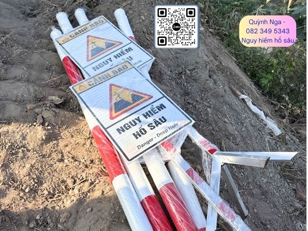 Biển báo hố sâu nguy hiểm tại Công trình