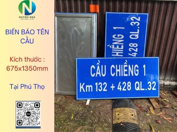 Biển báo tên cầu kích thước 675x1350mm tại dự án QL32 Phú Thọ