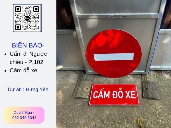Biển báo Cấm đi Ngược chiều P102 và biển Cấm đỗ xe tại xưởng Quỳnh Nga tại Hà Nội