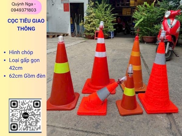 Mẫu cọc tiêu giao thông có găn đèn cảnh báo