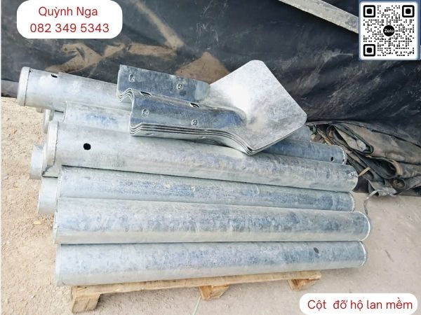 Cột đỡ hộ lan tôn sóng - D141.3x4.5mm, L=1.4m