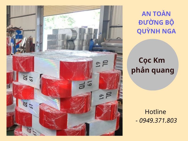 Báo giá cột Km phản quang