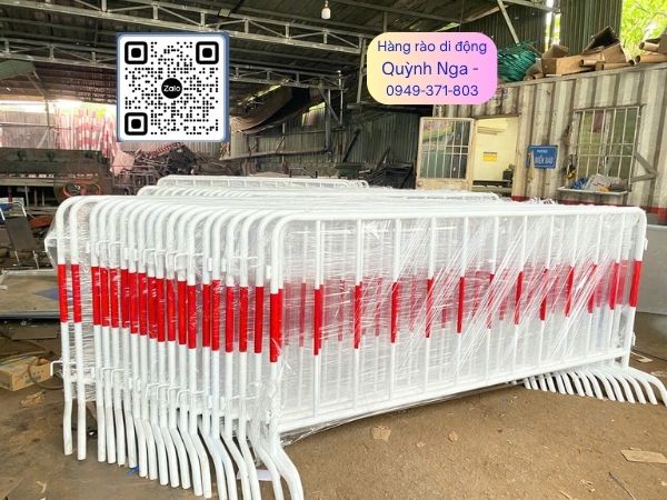 Hàng rào di động sơn trắng đỏ 