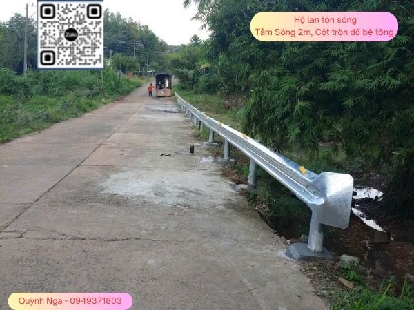 Hình ảnh Hộ Lan tôn sóng trụ tròn D141, loại đào móng đổ bê tông chân cột