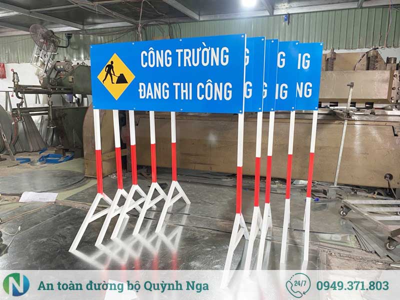 Mẫu biển công trường đang thi công đơn