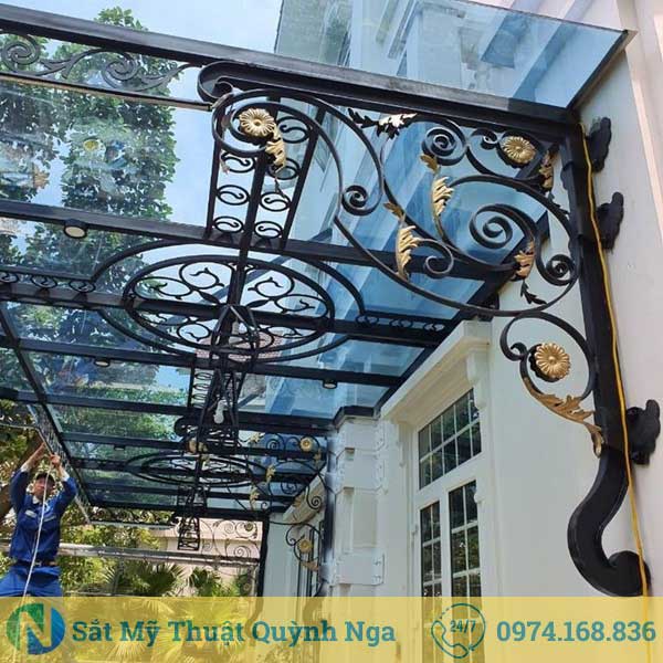 Mẫu mái hiên sắt nghệ thuật QN005