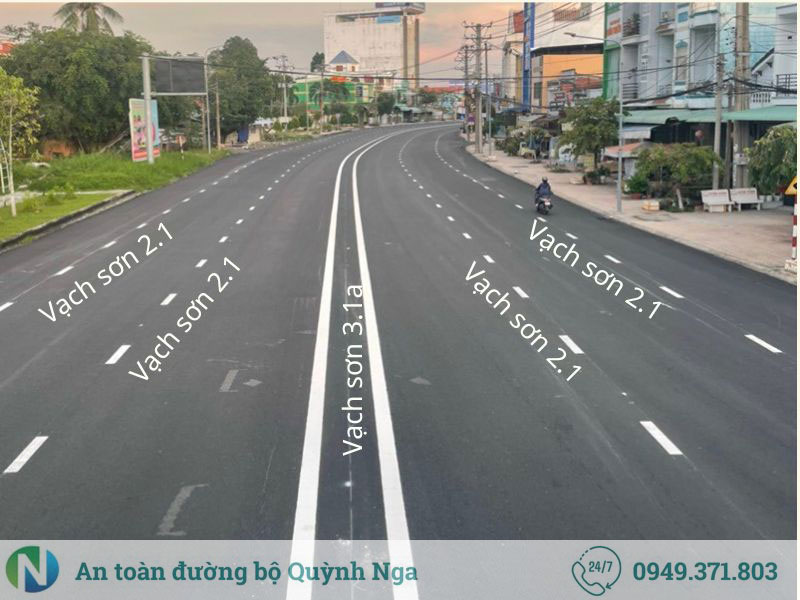 Vạch 2.1 Và Vạch 2.2 Phân Chia Làn Xe Cùng Chiều Màu Trắng