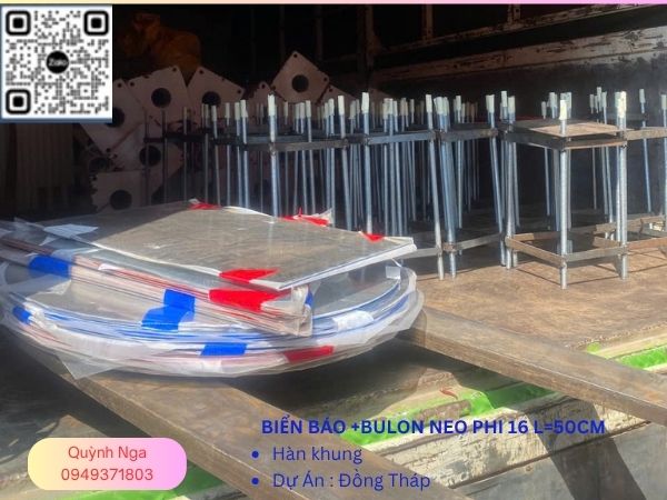 Biển báo giao thông cùng hệ thống bulon neo Biển báo giao thông cùng hệ thống bulon neo