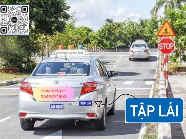 Biển Tập lái được gắn phía trước và phía sau xe tập lái