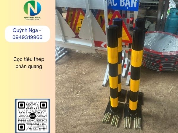 Cùng với sản phẩm Rào chắn chữ U, cọc tiêu giao thông vàng đen tại bãi đỗ xe