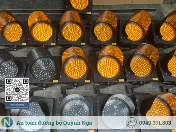Đèn chớp vàng cảnh báo giao thông tại Quỳnh Nga
