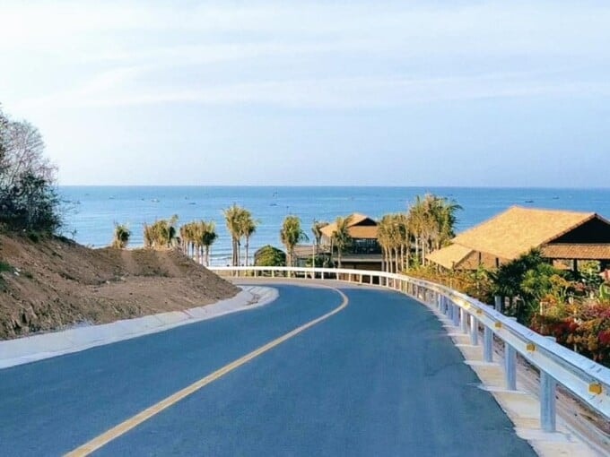 Hộ Lan Tôn Sóng Ven Đường - Tại Dốc Hoàng Hôn, Bình Thuận