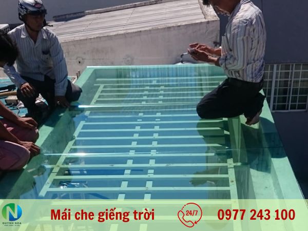 thi công mái che giếng trời