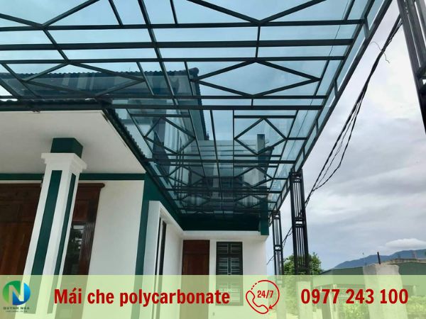 thi công mái che bằng tấm nhựa polycarbonate