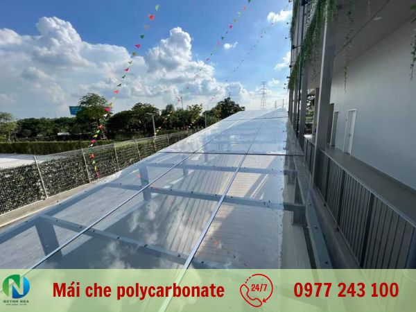 Thi công mái che bằng tấm nhựa Polycarbonate