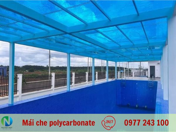 Thi công mái che bằng tấm nhựa polycarbonate 