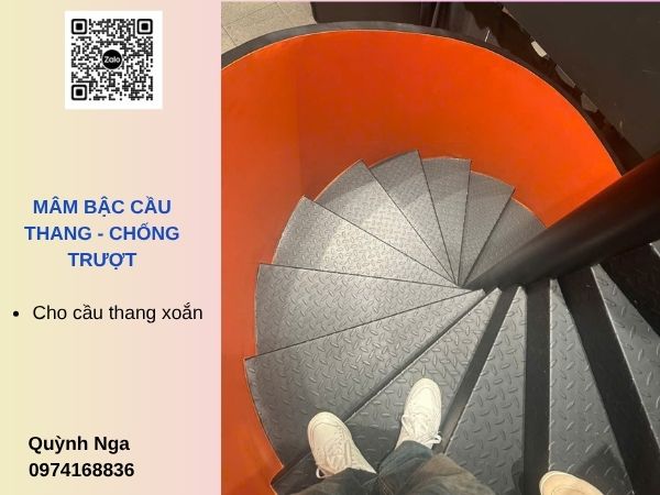 Mâm bậc cầu thang xoắn chống trượt