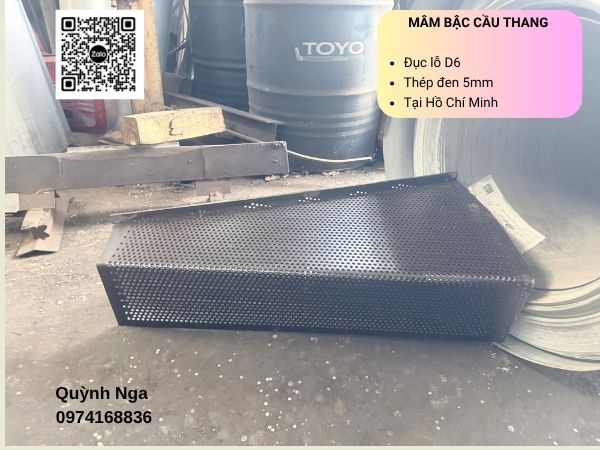 mâm bậc cầu thang sắt đục lỗ