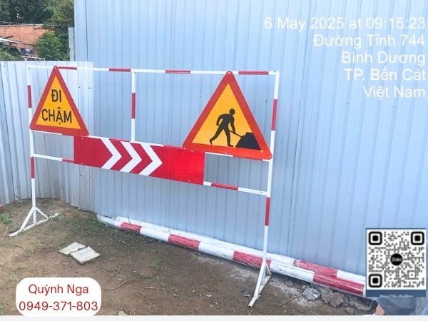 Mẫu biẻn báo công trường đơn giản