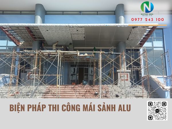 Lắp đặt thi công tấm alu vào hệ khung xương